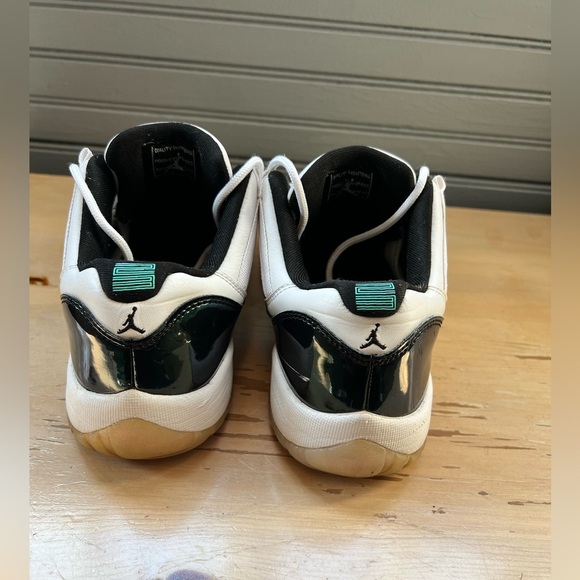 Nike Air Jordan 11 Retro Low Iridescent Emerald GS Size 7Y 528896-145 - Picture 3 of 9